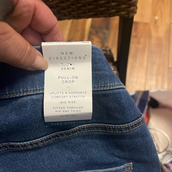 Capris NWT - Picture 5 of 8